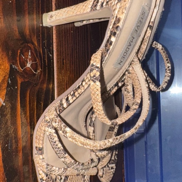 Steve Madden Tan and Cream Snake Print Heels - Picture 4 of 5